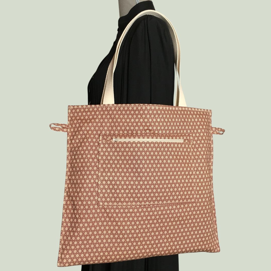 Tote bag fleuri, fleurs stylisées, fait main en France. Sac fourre-tout réversible en tissu vintage revalorisé, accessoire d'inspiration rétro sixties. Verso, doublure et poche zippée fermée.