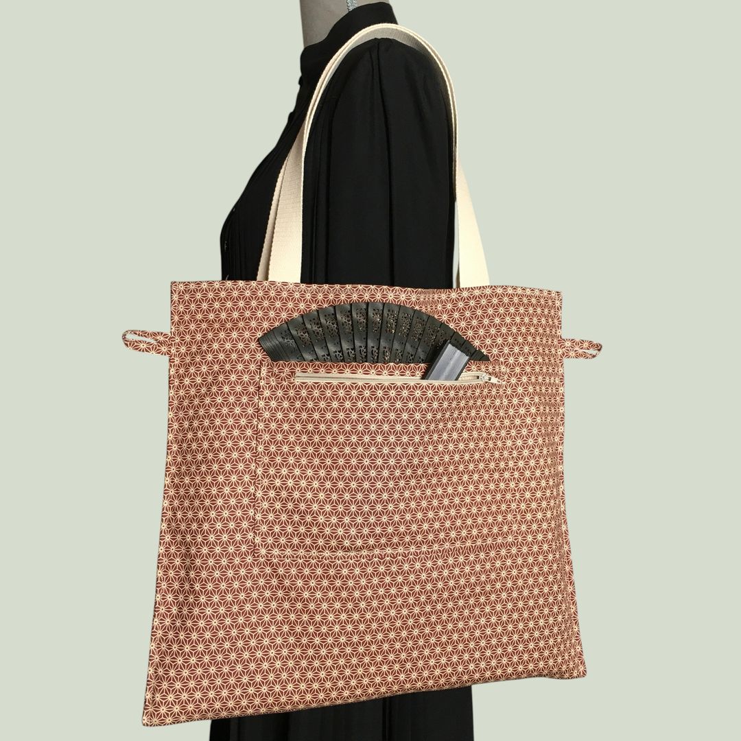Tote bag fleuri, fleurs stylisées, fait main en France. Sac fourre-tout réversible en tissu vintage revalorisé, accessoire d'inspiration rétro sixties. Verso, doublure et poche zippée ouverte.