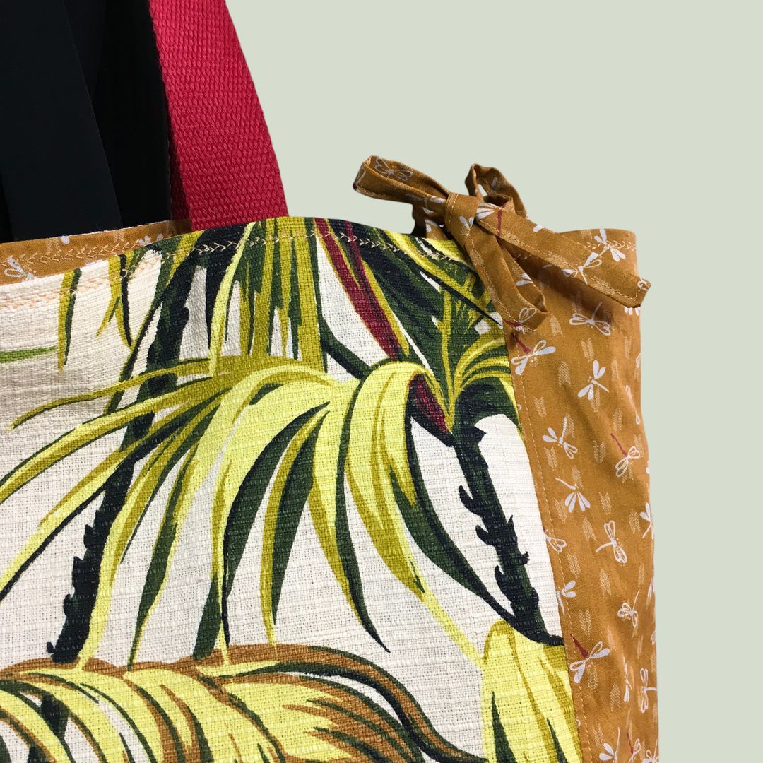 Sac Tiki tropical, tissu vintage années 1950, cabas en toile fait main. Exemplaire 1, recto face A, liens d'attache, détails.