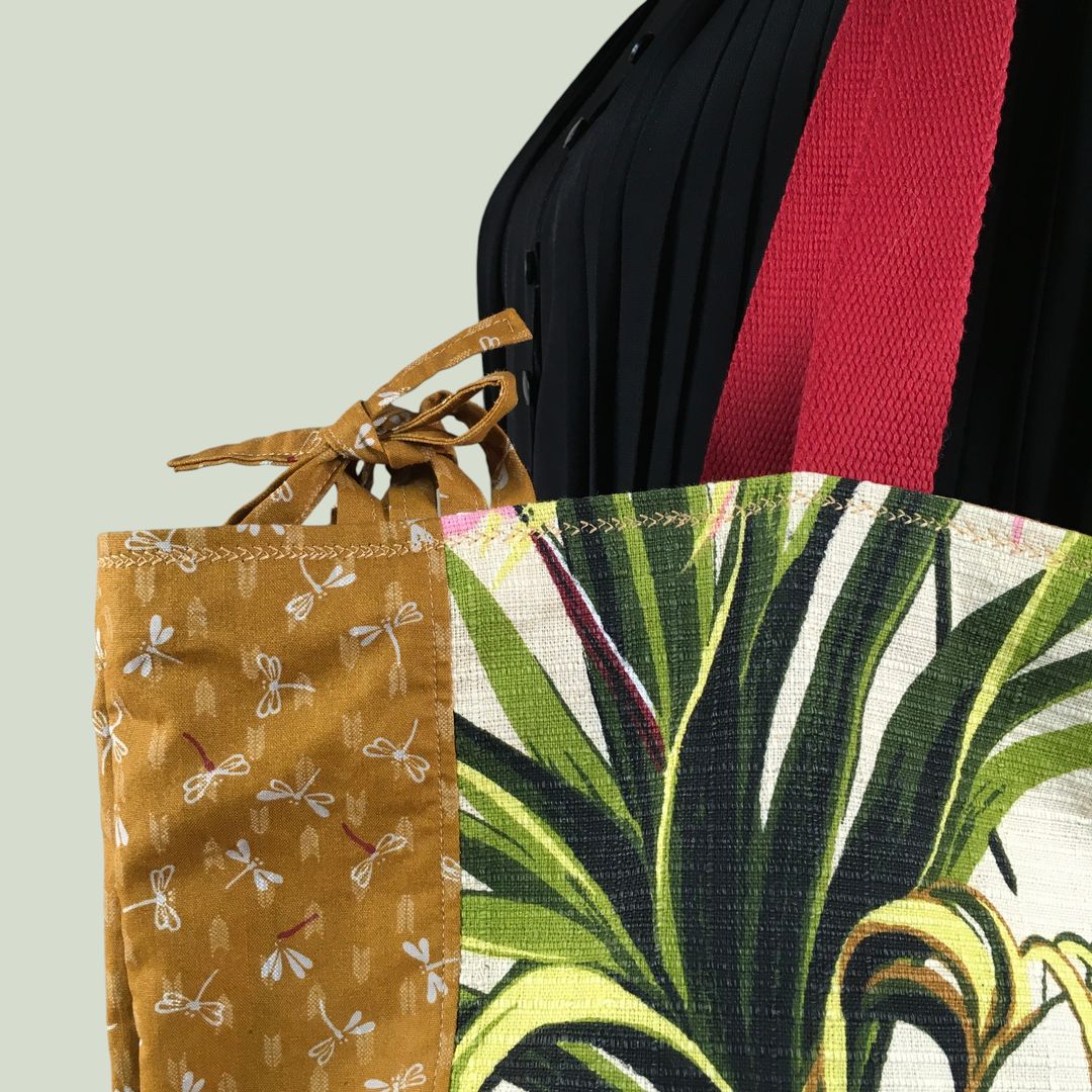 Sac Tiki tropical, tissu vintage années 1950, cabas en toile fait main. Exemplaire 1, recto face A, liens d'attache, détails.