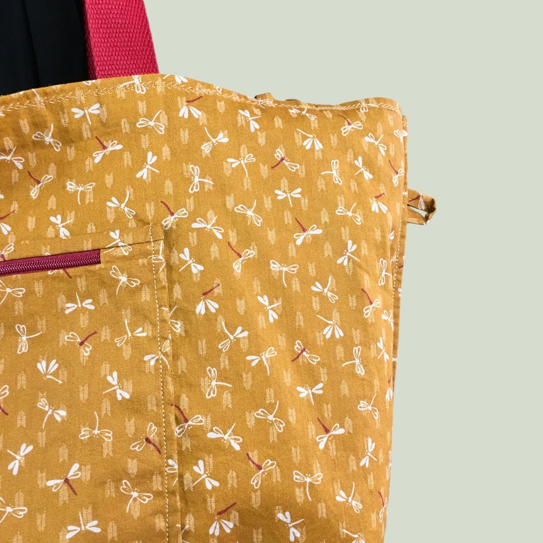 Sac Tiki tropical, tissu vintage années 1950, cabas en toile fait main. Exemplaire 1, verso, doublure et poche, patte d'attache, détails.