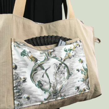 Grand sac de plage beige, cabas en toile vintage. Exemplaire 3, verso, doublure et poche intérieure zippée.