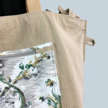 Grand sac de plage beige, cabas en toile vintage. Exemplaire 2, verso, doublure et poche, patte d'attache, détails.