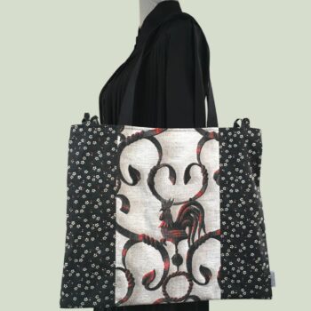 Sac en tissu vintage baroque, cabas girouette avec dessin de coq. Fourre-tout réversible en toile d'ameublement revalorisée, création originale, fait main. Recto face A.