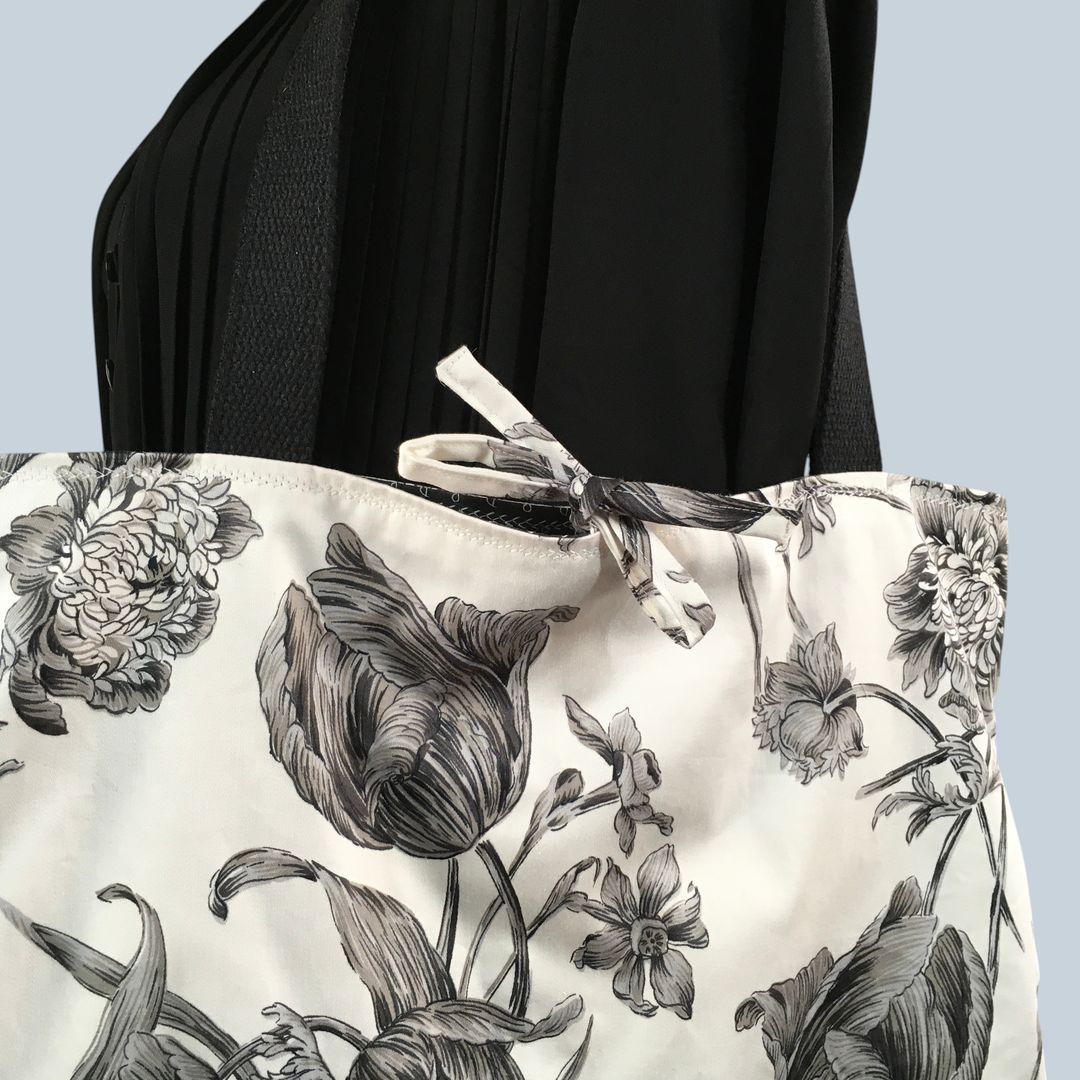 Sac vintage en coton chintz à motif floral. Fourre-tout réversible en tissu de collection, accessoire d'inspiration rétro seventies, fait main en France. Recto face B.