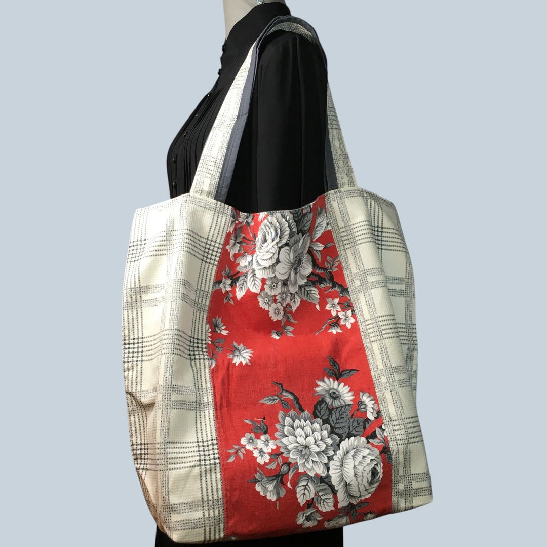 Sac souple grande contenance, cabas XXL, en tissu vintage 1950s. Fourre-tout réversible, accessoire d'inspiration rétro, fait main en France. Recto face B.