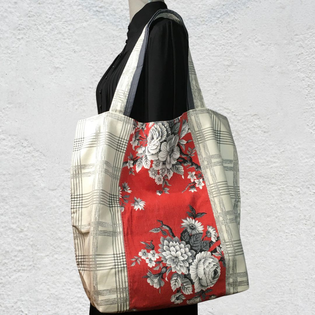 Sac souple grande contenance, cabas XXL, en tissu vintage 1950s. Fourre-tout réversible, accessoire d'inspiration rétro, fait main en France. Recto face B.