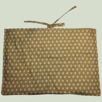 Housse à livres fleurie rouge, étui matelassé pour tablettes, création originale pièce unique, tissu vintage des années 1940s 1950s revalorisé. Format S1, verso, doublure et matelassage.