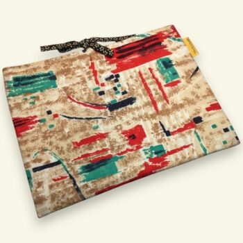 Pochette à livres matelassée beige, étui pour tablettes, fait main, création originale pièce unique, tissu vintage revalorisé Marignan années 1960s. Taille S2 recto face A.
