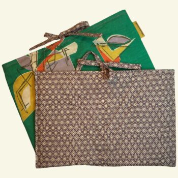 Housse à livres en tissu vintage 1950s, étui matelassé pour tablettes, pochette faite main, création originale pièce unique, toile ancienne revalorisée. Doublure et matelassage.