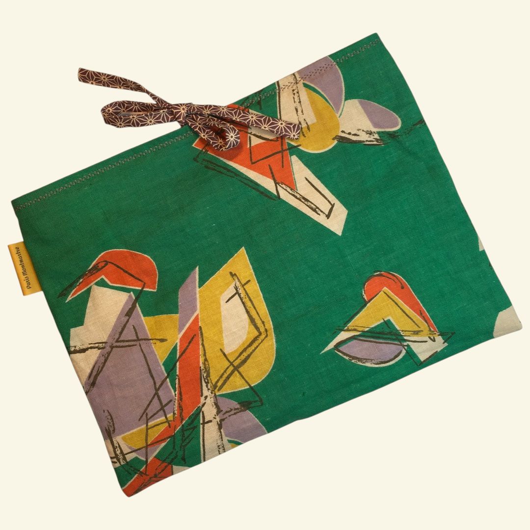 Housse à livres en tissu vintage 1950s, étui matelassé pour tablettes, pochette faite main, création originale pièce unique, toile ancienne revalorisée. Recto face B.