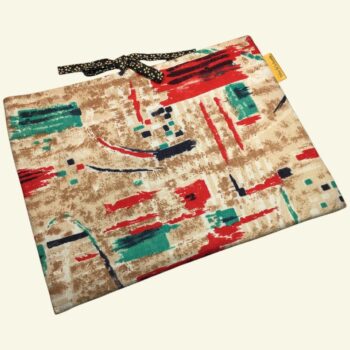 Pochette à livres matelassée beige, étui pour tablettes, fait main, création originale pièce unique, tissu vintage revalorisé Marignan années 1960s. Taille S2 recto face A.