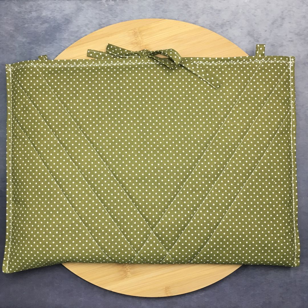 Housse laptop 13 pouces vintage en tissu fleuri graphique, création originale faite main à Paris, étui doublé réversible. Doublure verte, exemplaire 1, verso, doublure et matelassage.