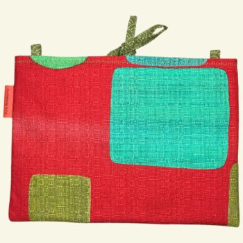 Pochette à tablettes matelassée rouge, housse à livres, création originale pièce unique, tissu revalorisé Marignan années 1960s. Taille S1, exemplaire 2 sur 3, recto face B.
