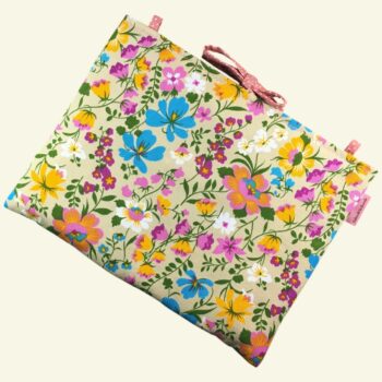 Housse ordinateur 13 pouces Flower Power sixties en toile vintage de 1967, création originale faite main à Paris, étui doublé réversible. Exemplaire 1, recto face A.