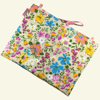 Housse ordinateur 13 pouces Flower Power sixties en toile vintage de 1967, création originale faite main à Paris, étui doublé réversible. Exemplaire 1, recto face B.