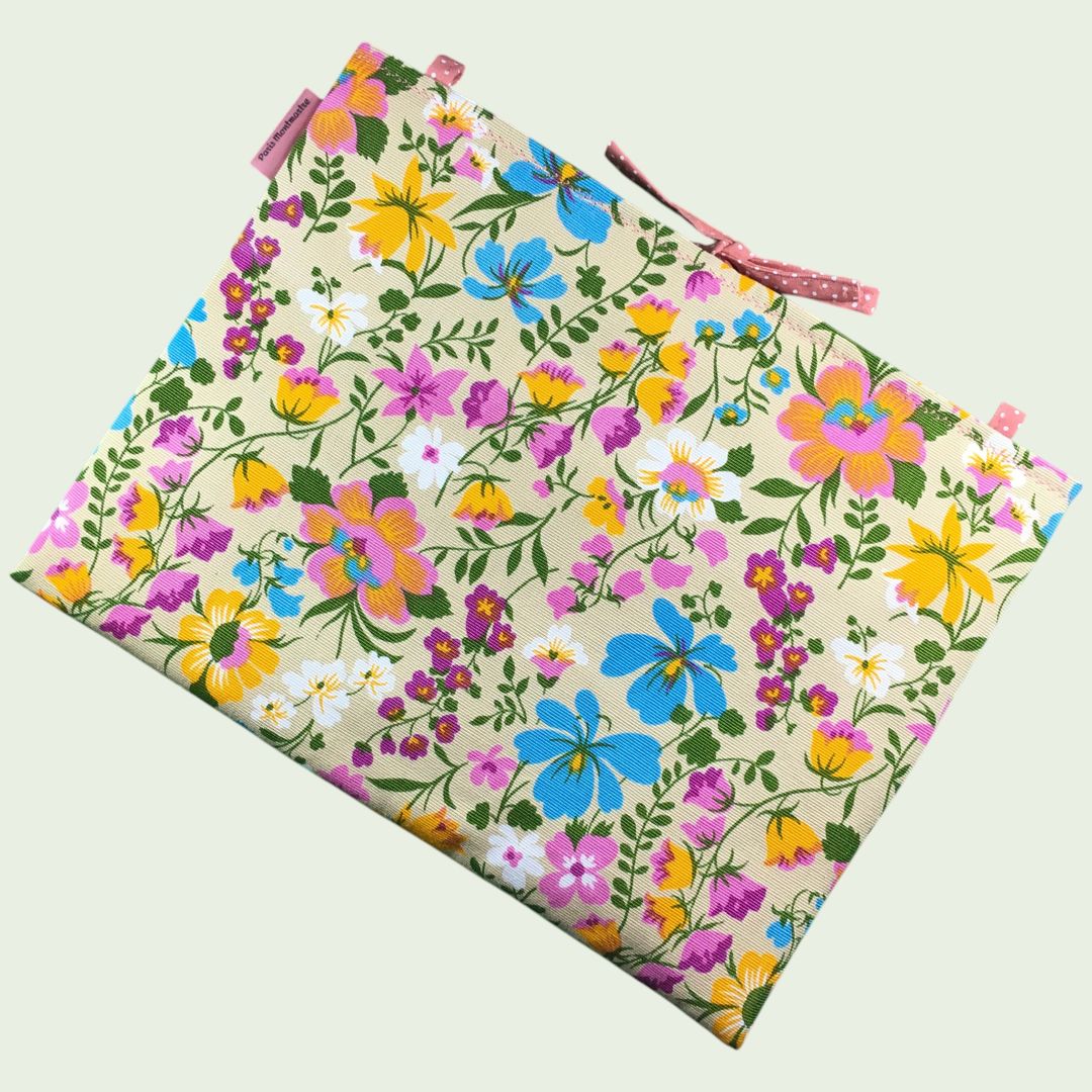 Housse ordinateur 13 pouces Flower Power sixties en toile vintage de 1967, création originale faite main à Paris, étui doublé réversible. Exemplaire 2, recto face B.