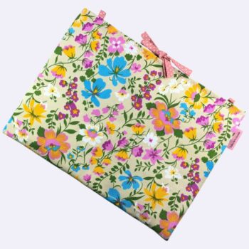Housse ordinateur 13 pouces Flower Power sixties en toile vintage de 1967, création originale faite main à Paris, étui doublé réversible. Exemplaire 4, recto face A.
