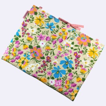 Housse ordinateur 13 pouces Flower Power sixties en toile vintage de 1967, création originale faite main à Paris, étui doublé réversible. Exemplaire 4, recto face B.