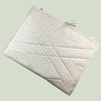 Housse pour ordinateur 13 pouces, fleurie et romantique, en tissu vintage, création originale pièce unique, étui doublé réversible. Verso, doublure et matelassage.