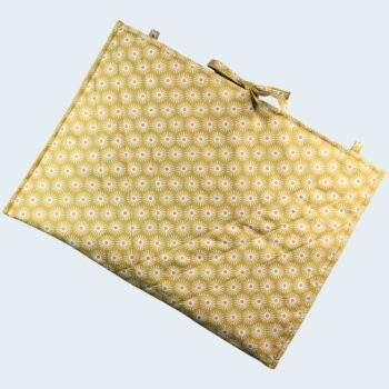 Housse ordinateur 13 pouces en tissu fleuri stylisé et coloré, création originale faite main à Paris, étui doublé réversible. Verso, doublure et matelassage.