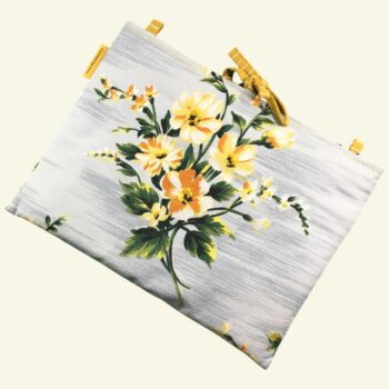 Housse matelassée pour livres et tablettes en tissu floral vintage gris, création originale pièce unique faite main à Paris. Exemplaire 2 recto face B.
