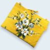 Housse matelassée pour livres et tablettes en tissu floral vintage jaune, création originale pièce unique faite main à Paris.