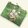 Housse ordinateur 13 pouces en tissu floral vert vintage, motif rétro champêtre, création originale faite main à Paris, étui doublé réversible.