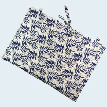 Pochette ordinateur 13 pouces artisanale en tissu rétro fleuri, création originale faite main à Paris, étui doublé réversible. Doublure feuillage stylisé. Verso, matelassage.