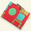 Pochette à livres matelassée rouge, étui pour tablettes, fait main, création originale pièce unique, tissu vintage barkcloth années 1960s. Taille S2, exemplaire 1, recto face A.