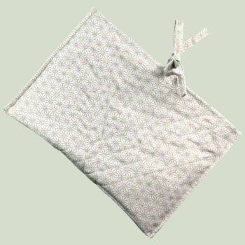 Housse matelassée fleurie champêtre, poche à livres et tablettes, création originale pièce unique, tissu vintage des années 1940s 1950s revalorisé. Taille S1. Verso, doublure et matelassage.