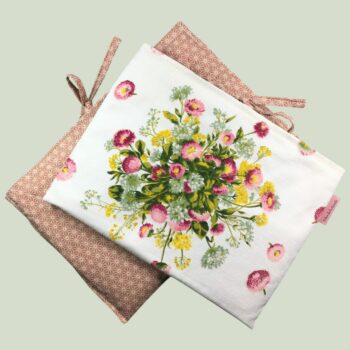Housse matelassée fleurie Pâquerettes, étui pour livres et tablettes, fait main, création originale pièce unique, tissu vintage de 1966 Boussac. Verso, doublure et matelassage.