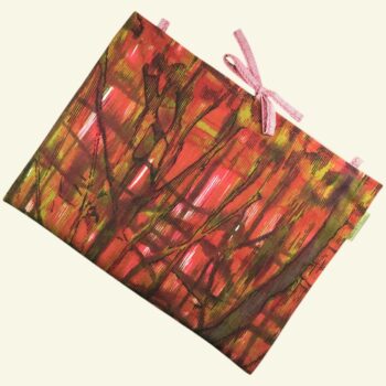 Housse ordinateur 13 pouces en tissu vintage abstrait rouge et kaki, création originale faite main à Paris, étui doublé réversible. Exemplaire 2 recto face A.