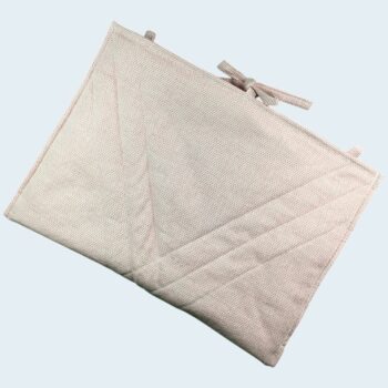 Housse ordinateur 13 pouces en tissu au motif végétal rouge et écru, toile vintage de 1972, création originale faite main à Paris, étui doublé réversible. Verso, doublure et matelassage.