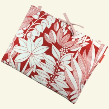 Housse ordinateur 13 pouces en tissu au motif végétal rouge et écru, toile vintage de 1972, création originale faite main à Paris, étui doublé réversible. Exemplaire 2 recto face A.