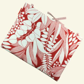 Housse ordinateur 13 pouces en tissu au motif végétal rouge et écru, toile vintage de 1972, création originale faite main à Paris, étui doublé réversible. Exemplaire 2 recto face B.