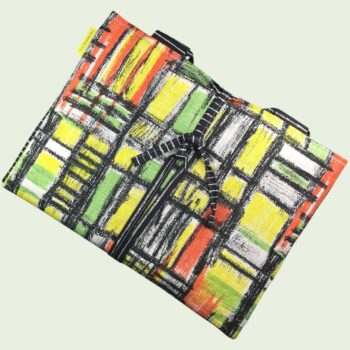 Etui matelassé à imprimé géométrique abstrait, en tissu vintage, pour ordinateur 13 pouces, création originale pièce unique, étui doublé réversible. Recto face B.