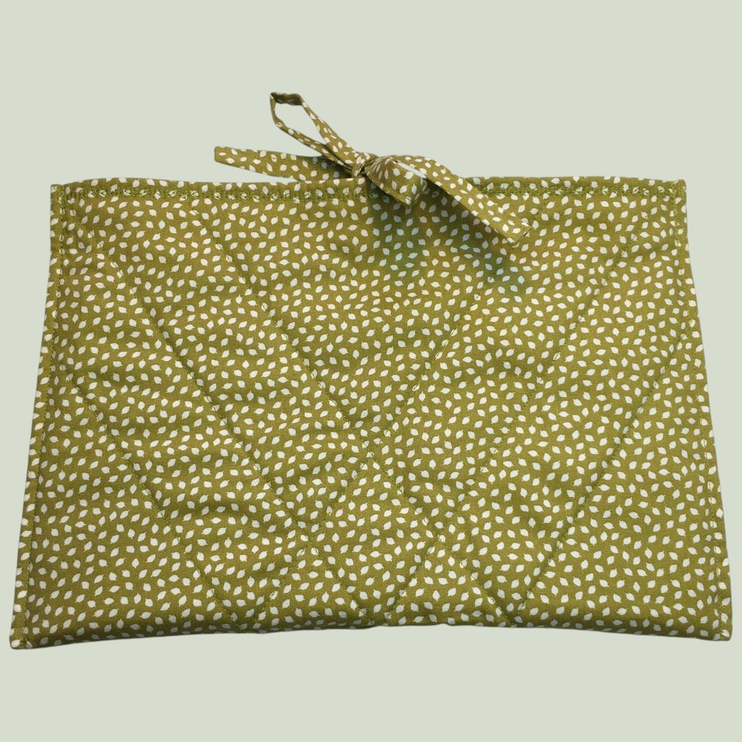 Pochette matelassée en coton chintz, housse à livres et tablettes, création originale pièce unique, tissu vintage Romanex de Boussac 1972. Verso, doublure et matelassage.