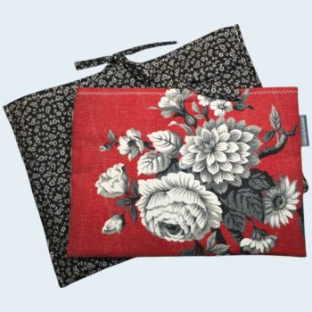 Housse à livres matelassée rouge, protection pour tablettes 10 pouces, création originale pièce unique, tissu vintage des années 1950s revalorisé.
