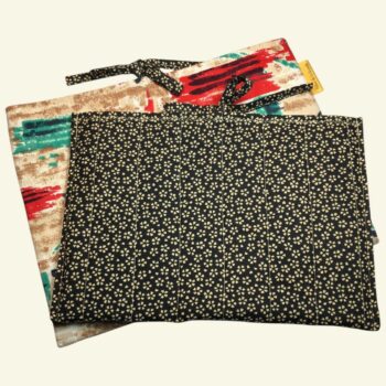 Pochette à tablettes matelassée beige, housse à livres, création originale pièce unique, tissu revalorisé Marignan années 1960s. Tailles S1 et S2.