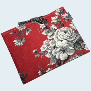 Housse à tablettes matelassée rouge, pochette à livres, création originale pièce unique, tissu vintage des années 1950s revalorisé. Taille S2, exemplaire 1, recto face A.