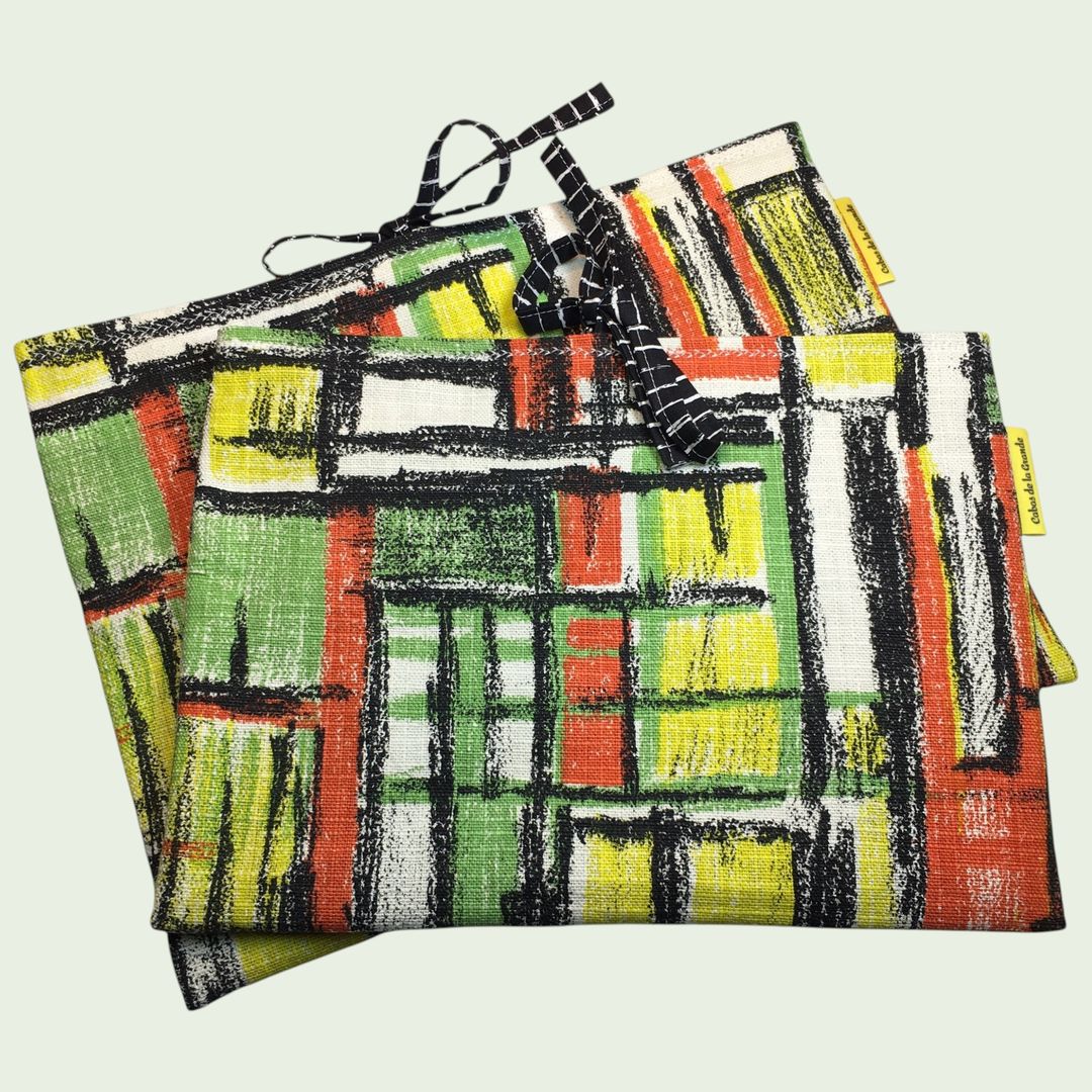 Housse à tablettes en tissu vintage, pochette pour livres, étui matelassé, création originale pièce unique, toile revalorisée années 1960s.