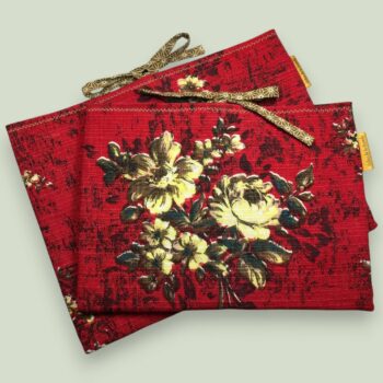Housse à livres fleurie rouge, étui matelassé pour tablettes, création originale pièce unique, tissu vintage des années 1940s 1950s revalorisé.