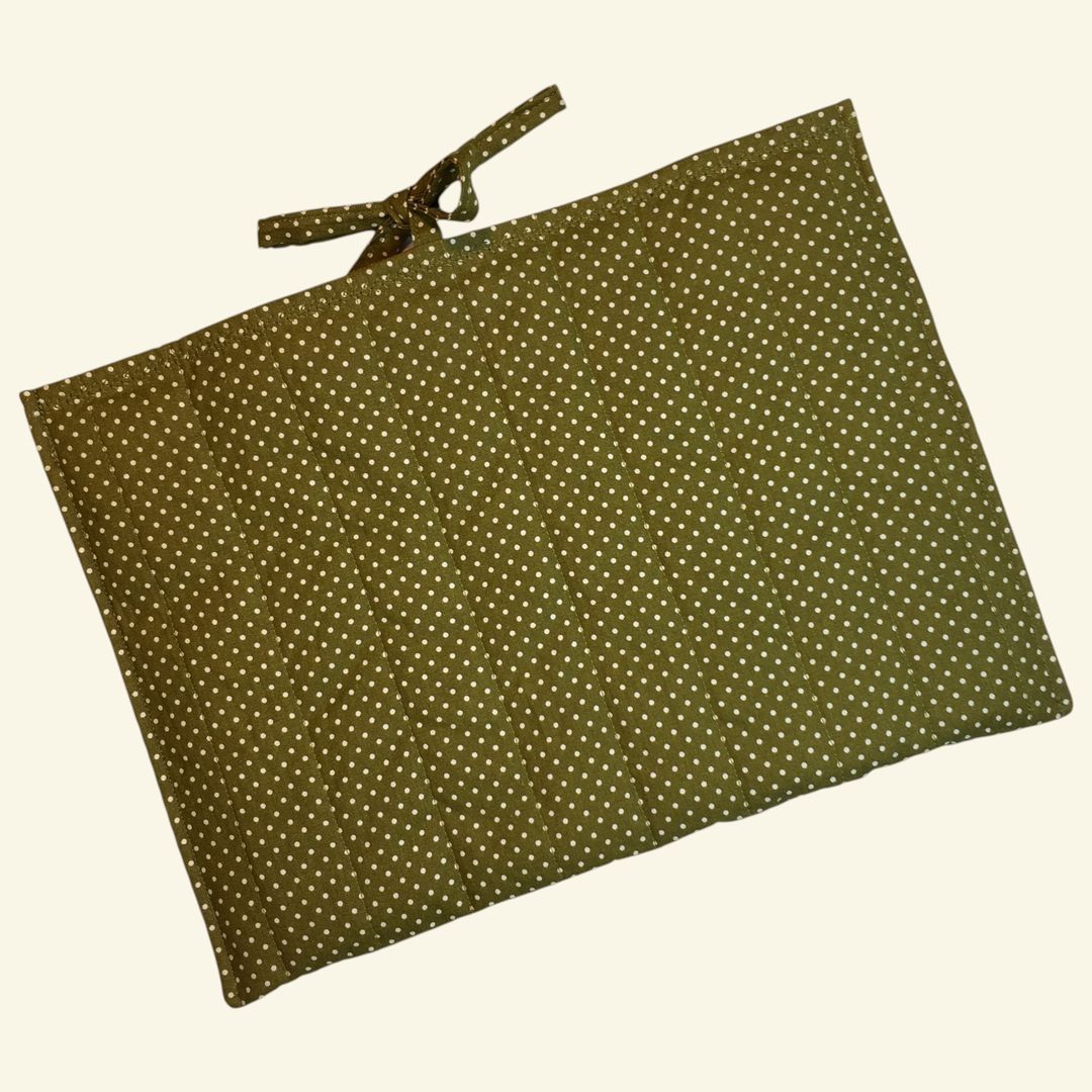 Pochette à livres matelassée rouge, étui pour tablettes, fait main, création originale pièce unique, tissu vintage barkcloth années 1960s. Verso, doublure et matelassage.