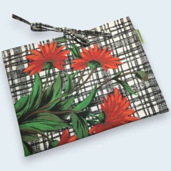 Housse à tablettes fleurie sixties, étui matelassé pour livres, fait main, création originale pièce unique, tissu vintage 1960s revalorisé. Exemplaire 1 recto face A.