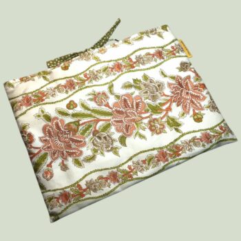 Pochette matelassée en tissu vintage de 1972, housse à livres et tablettes, création originale pièce unique, toile ancienne Romanex de Boussac. Taille S2. Recto face A.