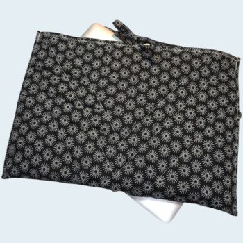 Housse pour ordinateur 13 pouces en tissu vintage typique des années 1950s début 1960s, création originale faite main à Paris, étui doublé réversible. Verso, doublure et matelassage.