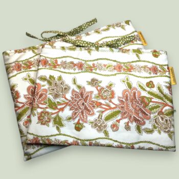 Pochette matelassée en coton chintz, housse à livres et tablettes, création originale pièce unique, tissu vintage Romanex de Boussac 1972.