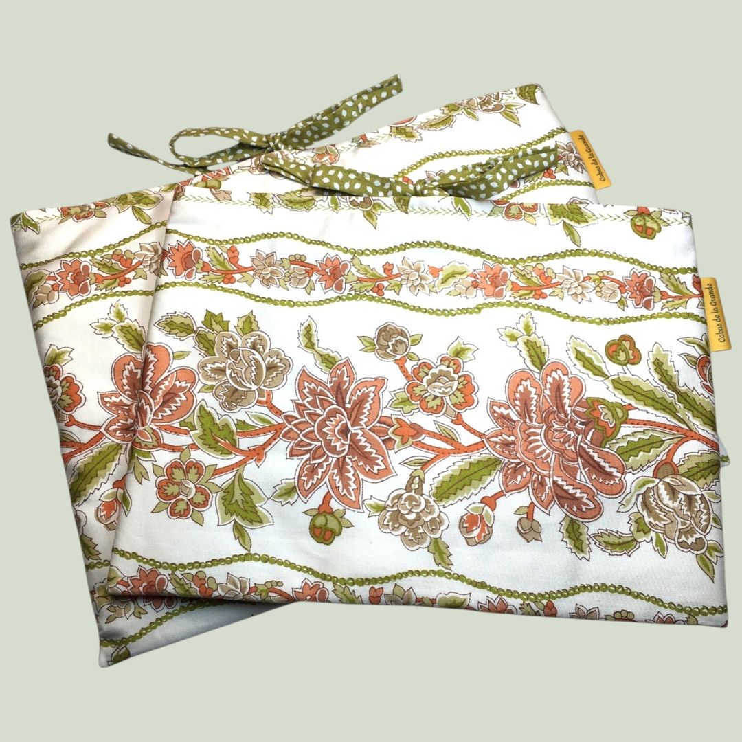 Pochette matelassée en coton chintz, housse à livres et tablettes, création originale pièce unique, tissu vintage Romanex de Boussac 1972.