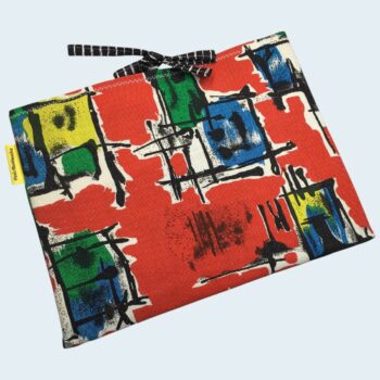 Housse matelassée fifties rouge, pour livres et tablettes, création originale pièce unique, tissu vintage typique des années 1950s revalorisé. Recto face B exemplaire 1.